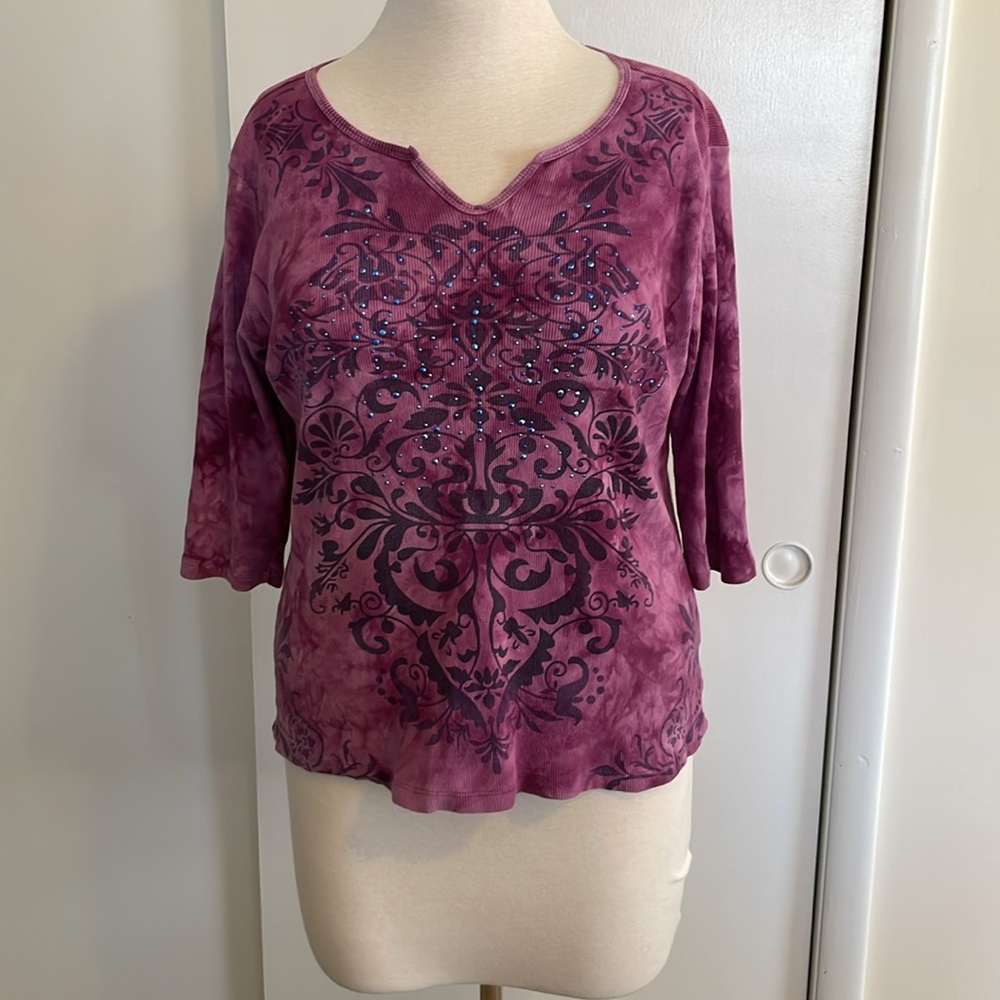 Essentials: Purple/Blue Stud/Ribbed slim fit Top w/frt design. 3/4 Sleeved EUC.